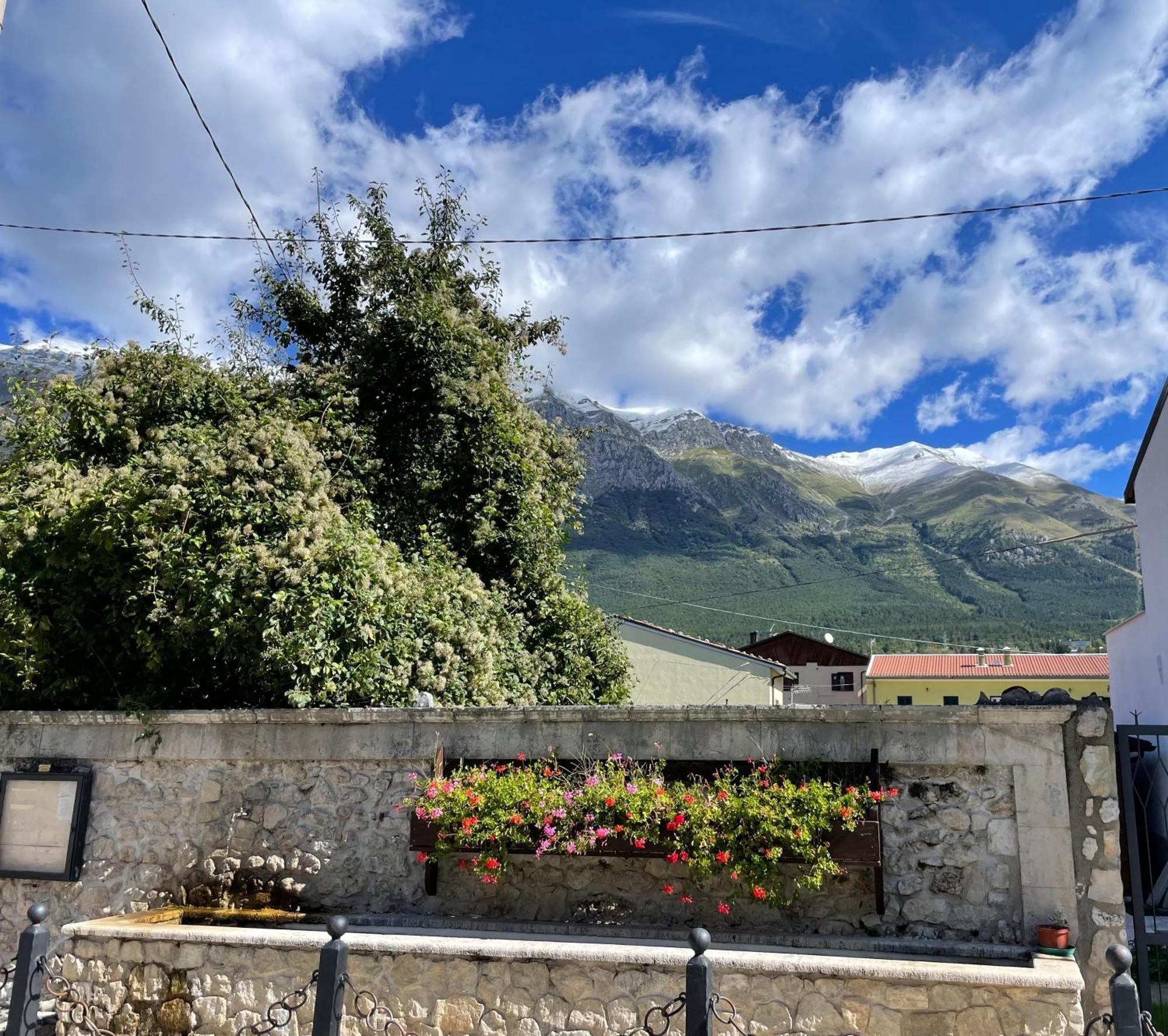 Piazzetta Del Forno Appartamento Assergi Buitenkant foto